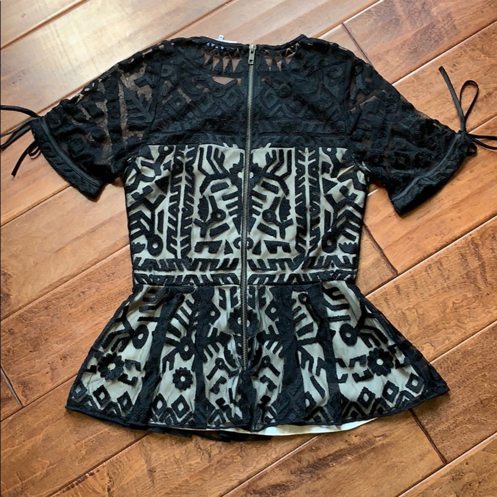 Parker geometric embroidery top xs - Picture 5 of 6